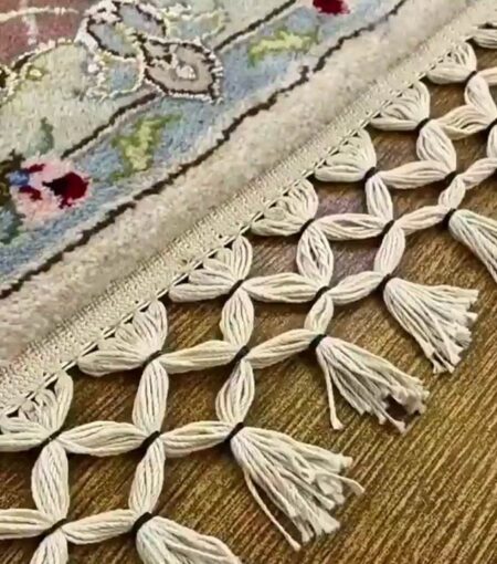 Weaving-the-roots-of-the-carpet-in-a-chain