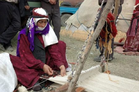 shahsavan-woman-is-weaving-a-rug